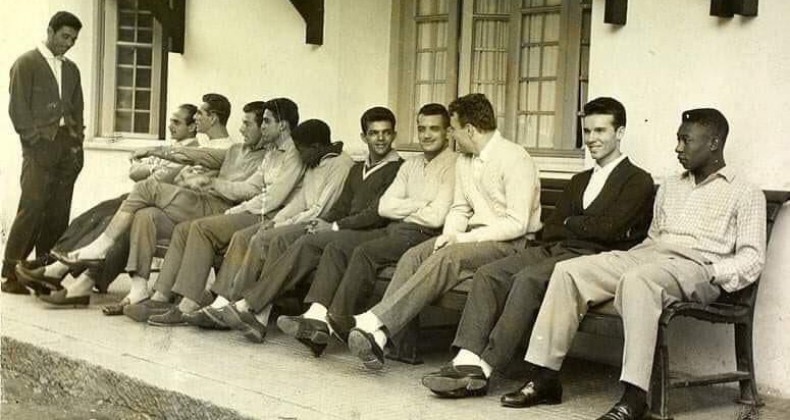 Foto de Pelé em estação de trem com a Seleção Brasileira viraliza.