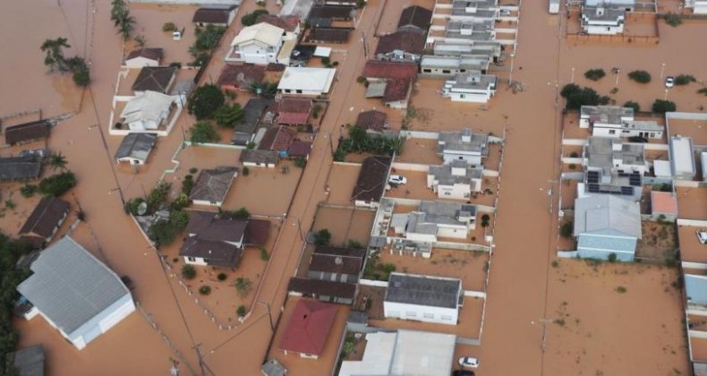 Santa Catarina tem novo alerta para chuvas intensas nesta terça-feira.