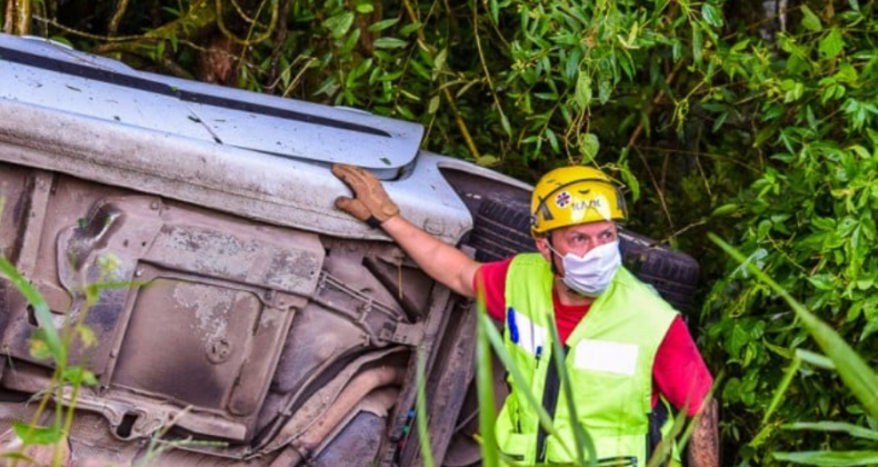 Carro sai de pista na BR-282 entre São Miguel do Oeste e Maravilha.