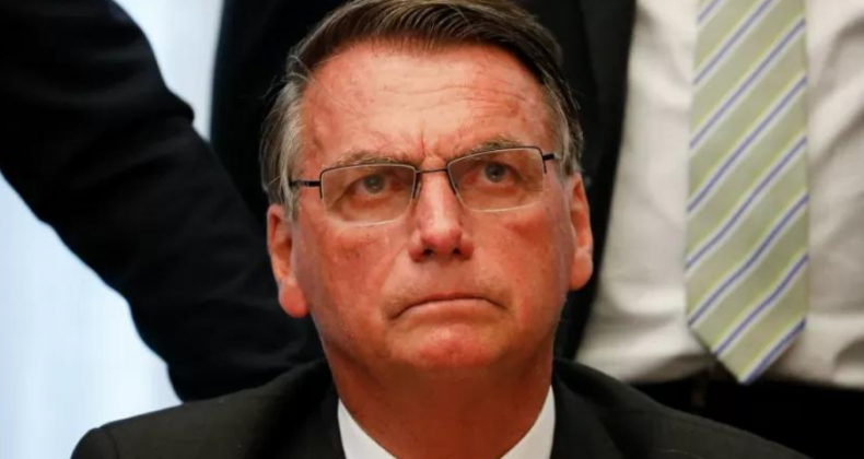 Despesas de Bolsonaro com cartão corporativo se tornam públicas.