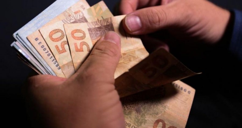 Entrou em vigor neste domingo (01) o salário mínimo de R$ 1.320.