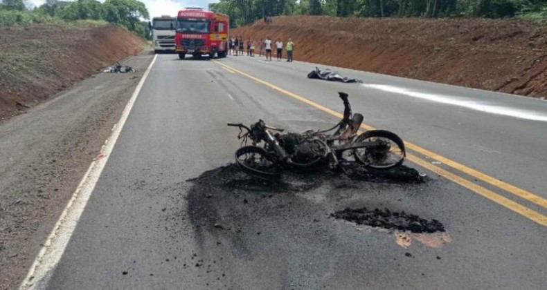 Grave acidente entre quatro veículos mata motociclista na BR-282.