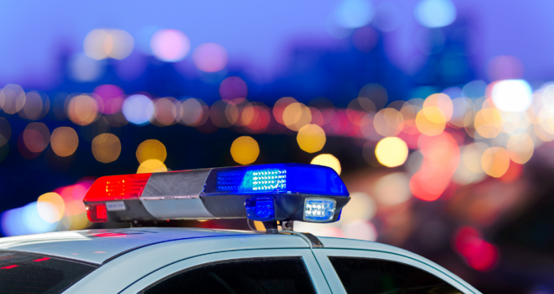 Homem é pego com drogas e celular roubado, no centro de Maravilha.