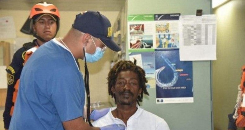 Homem é resgatado na Colômbia após ficar 24 dias à deriva se alimentando de ketchup.