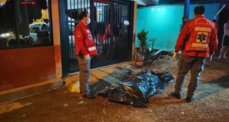 Jovem é morto a facadas a caminho de casa em SC.