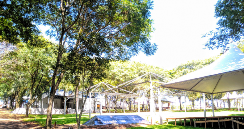 Montagens dos estandes para o 24º Itaipu Rural Show tem inicio.