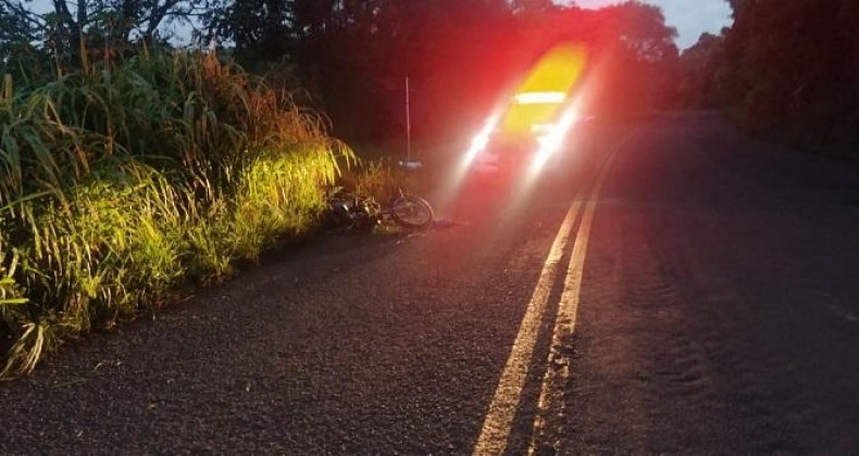 Motociclista morre após colidir em placa de sinalização no Oeste de SC.