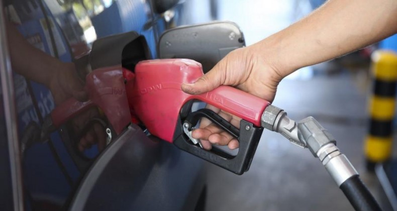 Receita confirma reoneração de gasolina e etanol no fim do mês.