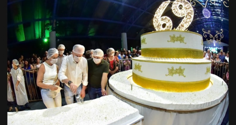 São Miguel do Oeste comemora 69 anos com bolo de 600 quilos.