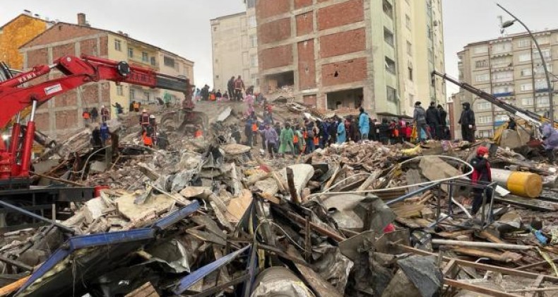 Terremoto na Turquia já registra mais de 5 mil mortos.
