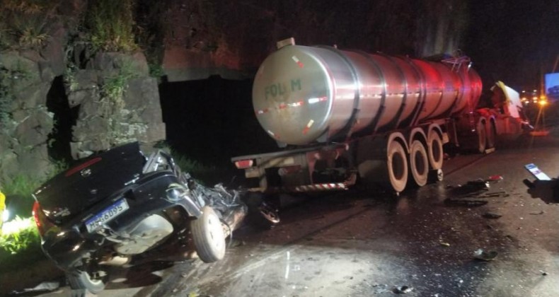 Acidente entre carro e carreta deixa vítima fatal na BR 282 em Xanxerê.