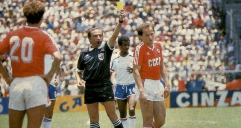 Árbitro da final da Copa de 1986, Romualdo Arppi Filho morre em Santos.