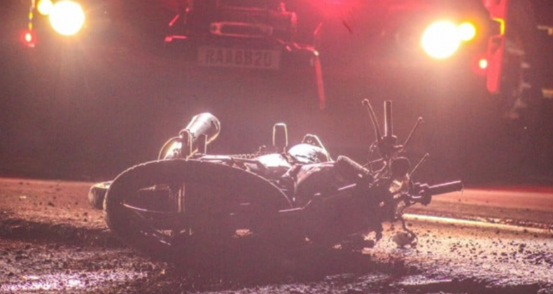 Colisão frontal deixa dois mortos e um ferido na BR-282.