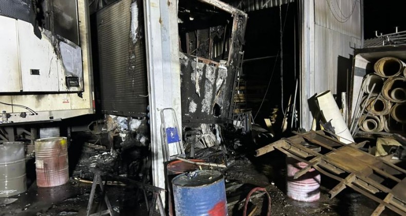 Incêndio de grandes proporções atinge empresa no Oeste de SC.
