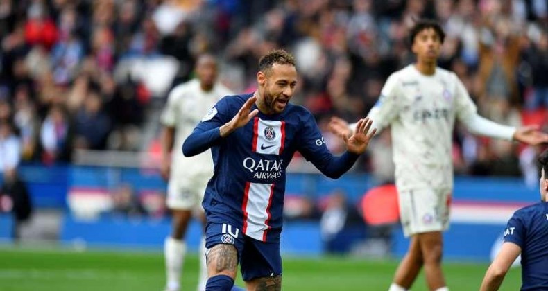 Neymar ficará sem jogar por até quatro meses, informa PSG.