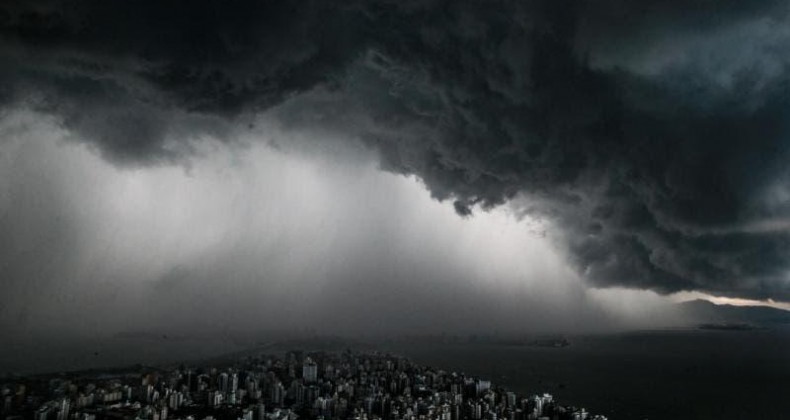 Temporais estão previstos para o início desta semana em SC.