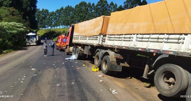 Adolescente morre após ser atropelado por caminhão no Oeste de SC.
