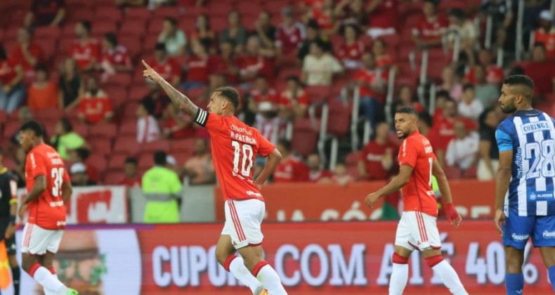 Alan Patrick leva Internacional à vitória na Copa do Brasil.