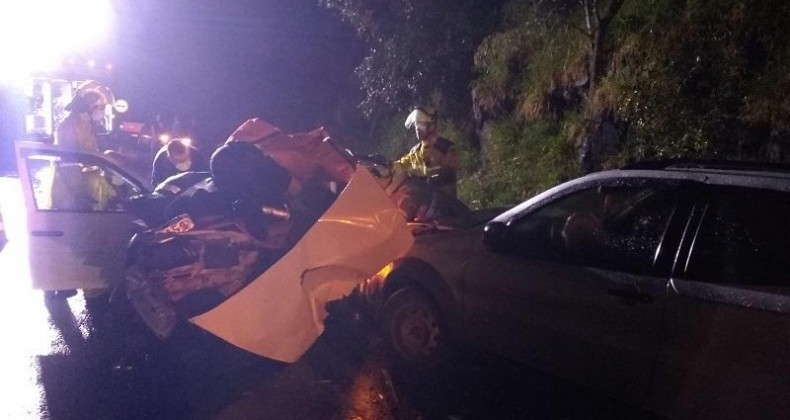 Grave colisão entre três veículos é registrada na BR-282.