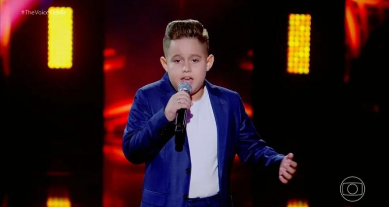 Menino de Chapecó arranca elogios no The Voice Kids.
