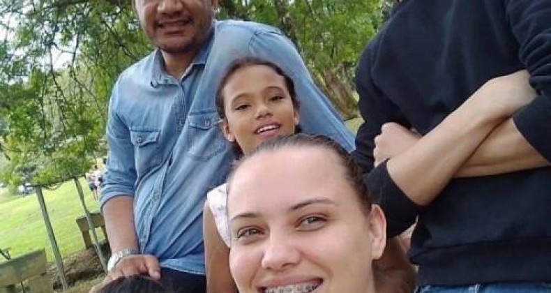 Quatro pessoas da mesma família morrem após veículo cair em rio em SC.