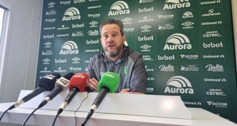 Argel Fuchs não é mais o técnico da Chapecoense.