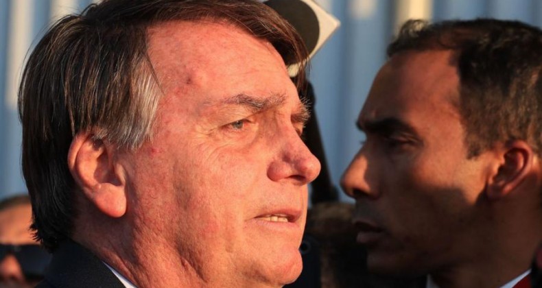 Bolsonaro é condenado a pagar R$ 50 mil de indenização a jornalistas.