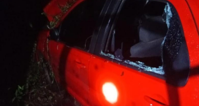 Homem fica ferido em saída de pista no Oeste.