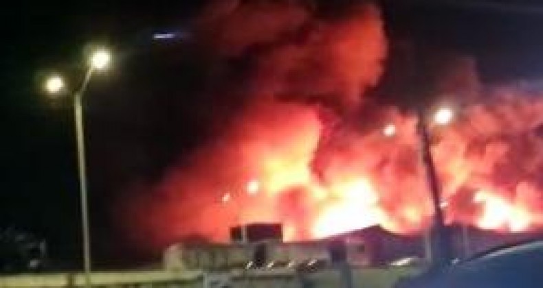 Incêndio de grandes proporções atinge empresa em Santa Catarina