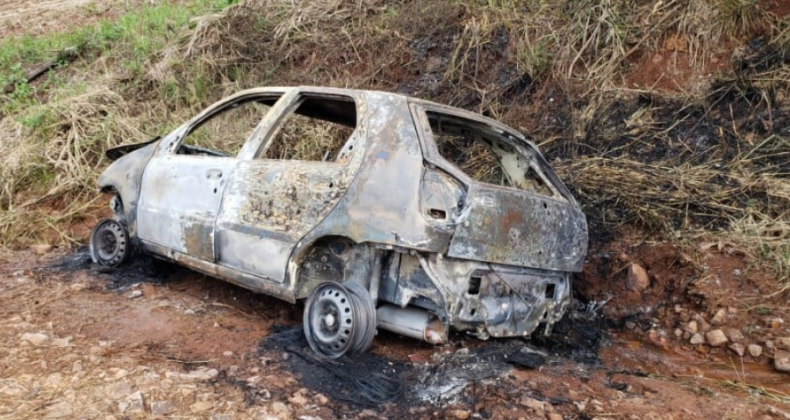 Incêndio em automóvel é registrado no interior de Iporã do Oeste