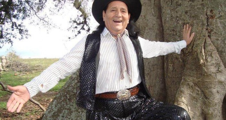 Morre o cantor tradicionalista Velho Milongueiro, aos 83 anos.