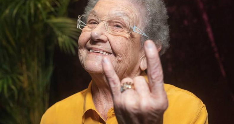 Morre Palmirinha, ícone da culinária na TV, aos 91 anos.