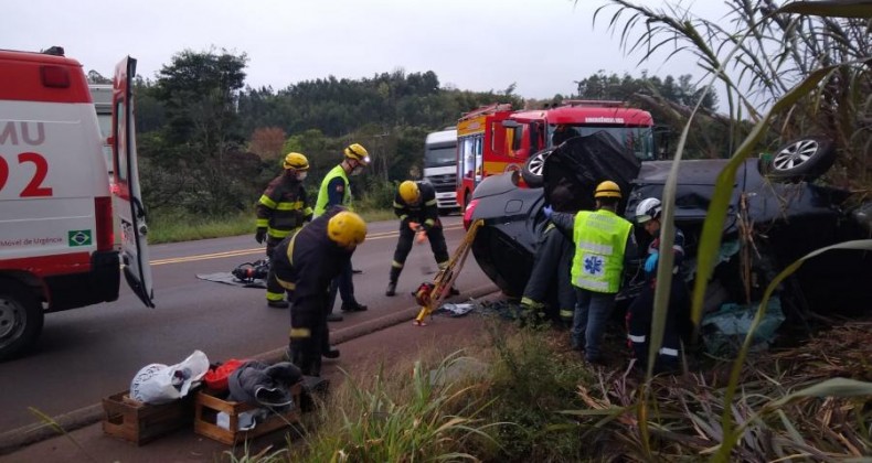 Acidente de carro deixa idoso ferido na BR-282.