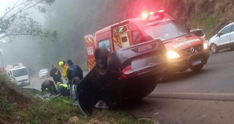 Acidente próximo à ponte do Rio Chapecó deixa motoqueiro ferido