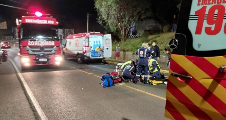 Colisão entre carro e moto deixa homem gravemente ferido no Oeste de SC.