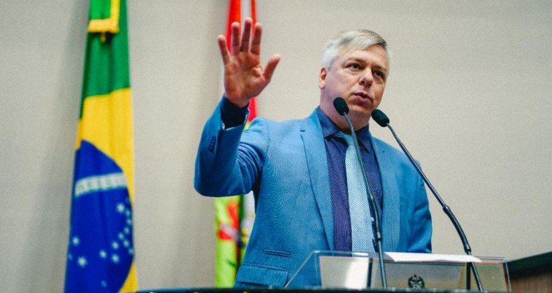 Emenda propõe equilíbrio de bolsas para universidades em Santa Catarina.