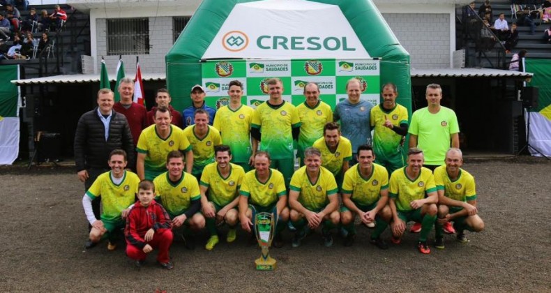 Equipe veteranos de Saudades é campeã da Taça Cresol Amerios.