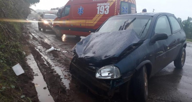 Samu de Maravilha socorre acidente no trevo de Cunha Porã.