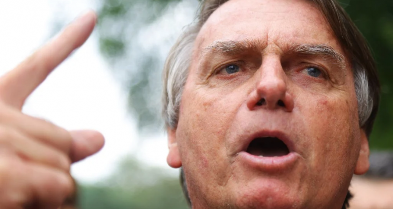 TSE retoma julgamento que pode levar à inelegibilidade de Bolsonaro.