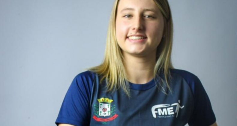 Atleta de Pinhalzinho vai para os Estados Unidos estudar e jogar vôlei.