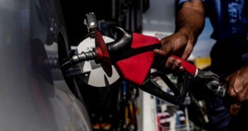 Gasolina de SC é mais cara do Sul do país mesmo com nova queda.