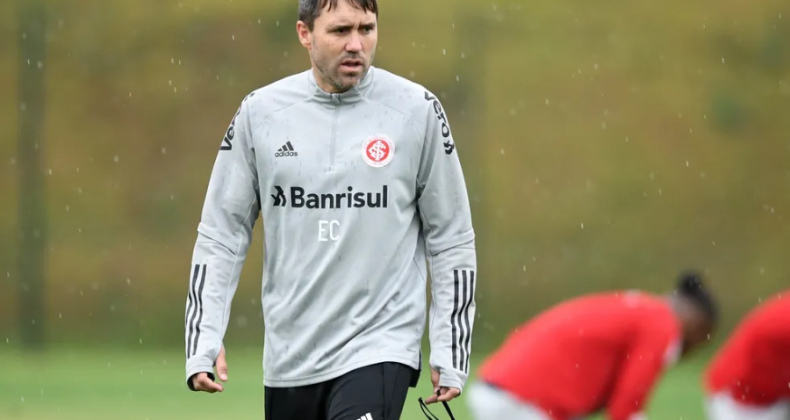 Inter encaminha retorno de Eduardo Coudet após demissão de Mano Menezes.