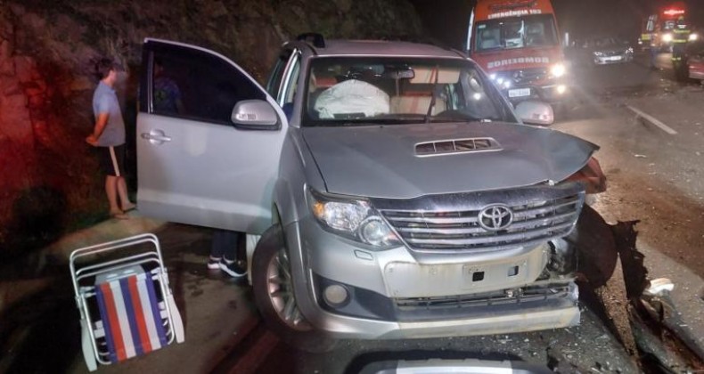 Acidente de Trânsito deixa seis pessoas feridas na BR-282 em Maravilha.