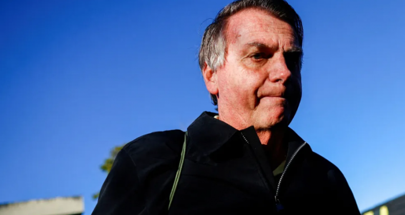 Bolsonaro é internado para exames de rotina, diz advogado.