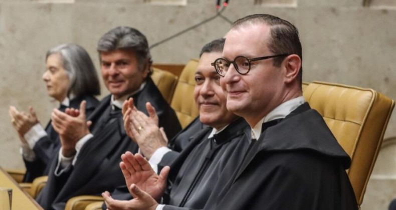 Cristiano Zanin é empossado no cargo de ministro do STF