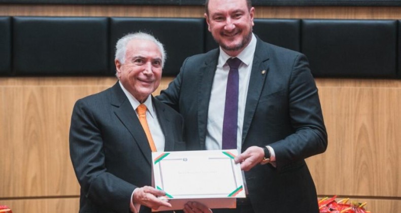 Ex-presidente do Brasil recebe título de Cidadão Catarinense.