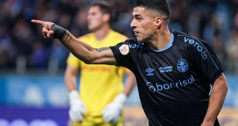 Grêmio goleia o Cruzeiro na Arena e volta ao G-4.