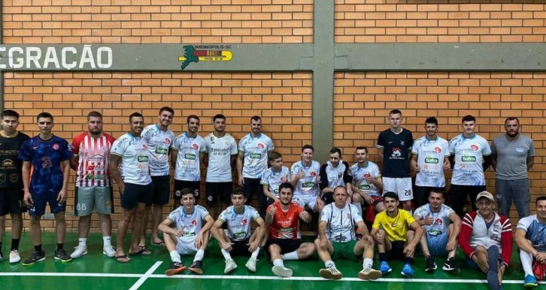 Secretário de esportes César reencontra atletas do Futsal Jardinópolis.