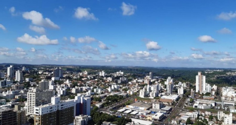 Tempo se mantém firme em Santa Catarina nesta terça-feira (15).