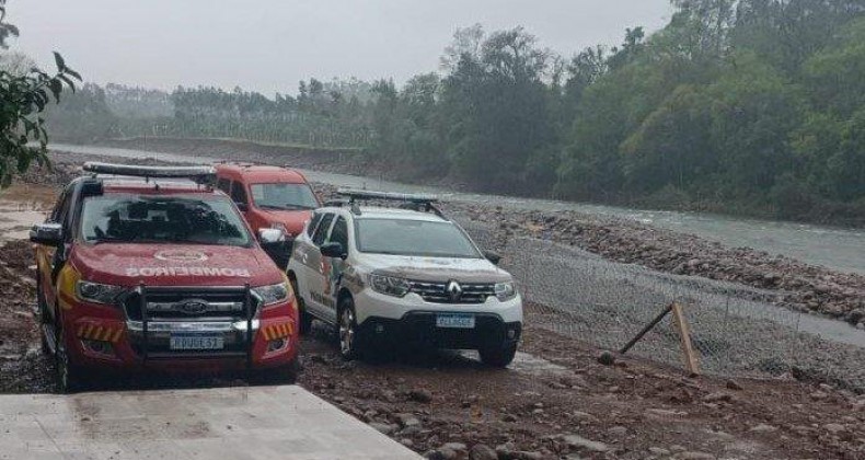 Trabalhador encontra corpo boiando em rio no Sul de SC.